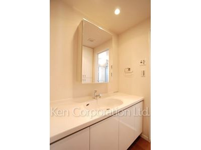 レジディアタワー中目黒の写真 パウダールーム ※13階の同じ間取タイプを撮影。仕様が異なることがあります。