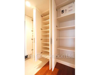 レジディアタワー中目黒の写真 クローゼット ※13階の同じ間取タイプを撮影。仕様が異なることがあります。