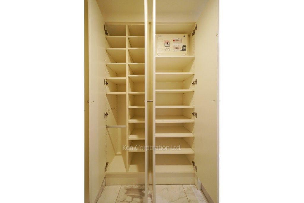 THE TOKYO TOWERS(賃貸専用部分)の写真 シューズクローゼット ※20階の同じ間取タイプを撮影。仕様が異なることがあります。