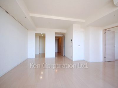 THE TOKYO TOWERS(賃貸専用部分)の写真 居室（LDなど） ※14階の同じ間取タイプを撮影。仕様が異なることがあります。