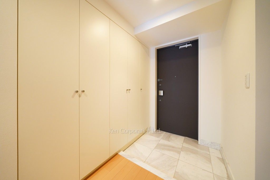 THE TOKYO TOWERS(賃貸専用部分)の写真 玄関 ※10階の同じ間取タイプを撮影。仕様が異なることがあります。