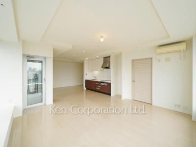 THE TOKYO TOWERS(賃貸専用部分)の写真 居室（LDなど） ※14階の同じ間取タイプを撮影。仕様が異なることがあります。