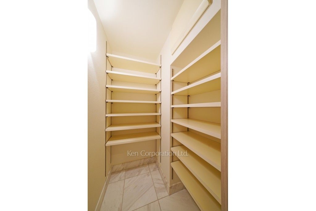 THE TOKYO TOWERS(賃貸専用部分)の写真 シューズインクローゼット ※14階の同じ間取タイプを撮影。仕様が異なることがあります。