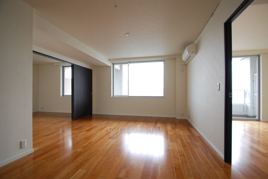 THE TOKYO TOWERS(賃貸専用部分)の写真 居室（LDなど） ※24階の同じ間取タイプを撮影。仕様が異なることがあります。