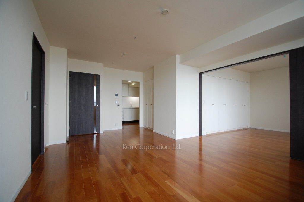 THE TOKYO TOWERS(賃貸専用部分)の写真 居室（LDなど） ※24階の同じ間取タイプを撮影。仕様が異なることがあります。