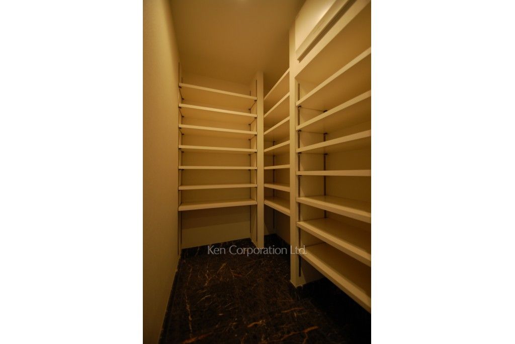 THE TOKYO TOWERS(賃貸専用部分)の写真 シューズインクローゼット ※24階の同じ間取タイプを撮影。仕様が異なることがあります。