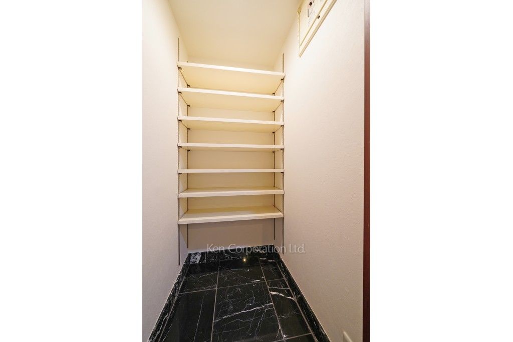 THE TOKYO TOWERS(賃貸専用部分)の写真 シューズインクローゼット ※29階の同じ間取タイプを撮影。仕様が異なることがあります。