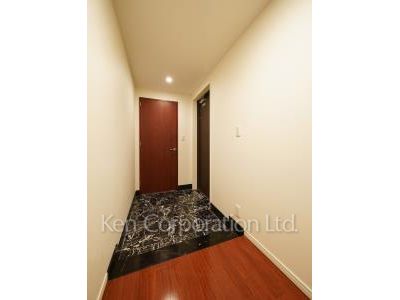 THE TOKYO TOWERS(賃貸専用部分)の写真 玄関 ※21階の同じ間取タイプを撮影。仕様が異なることがあります。