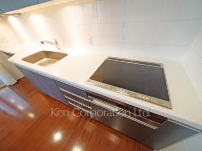 THE TOKYO TOWERS(賃貸専用部分)の写真 キッチン ※21階の同じ間取タイプを撮影。仕様が異なることがあります。