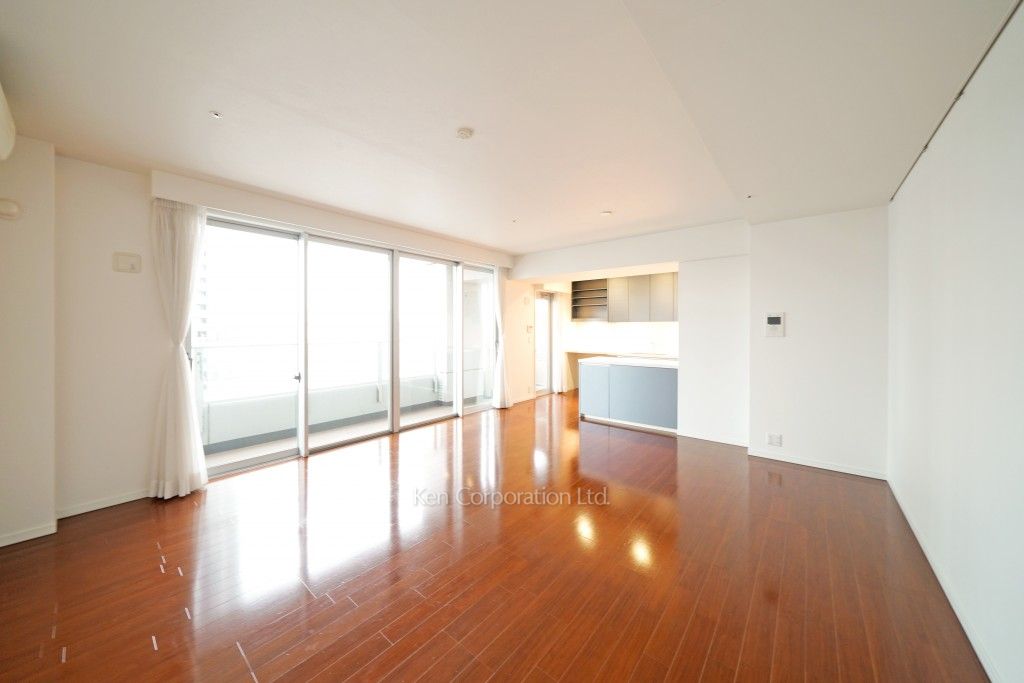 THE TOKYO TOWERS(賃貸専用部分)の写真 居室（LDなど） ※21階の同じ間取タイプを撮影。仕様が異なることがあります。