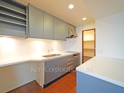 THE TOKYO TOWERS(賃貸専用部分)の写真 キッチン ※21階の同じ間取タイプを撮影。仕様が異なることがあります。