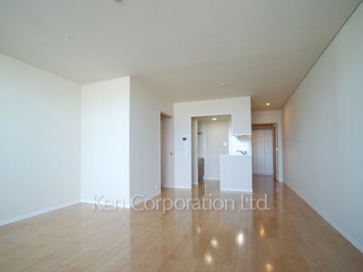 THE TOKYO TOWERS(賃貸専用部分)の写真 居室（LDなど） ※27階の同じ間取タイプを撮影。仕様が異なることがあります。