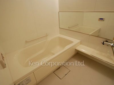 バスルーム ※2階の同じ間取タイプを撮影。仕様が異なることがあります。