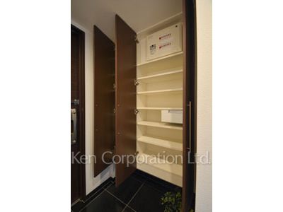 プライムアーバン新宿夏目坂タワーレジデンスの写真 シューズクローゼット