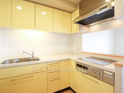 プライムアーバン新宿夏目坂タワーレジデンスの写真 キッチン ※16階の同じ間取タイプを撮影。仕様が異なることがあります。