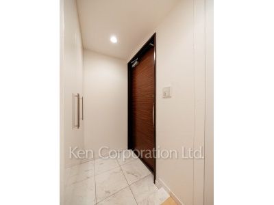 プライムアーバン新宿夏目坂タワーレジデンスの写真 玄関