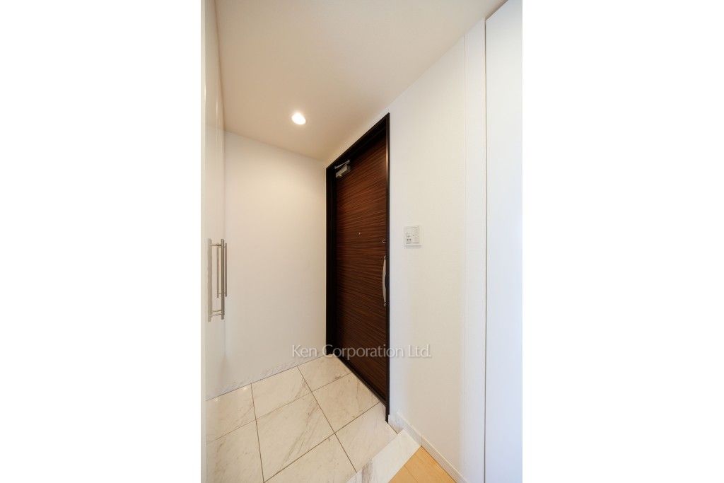 プライムアーバン新宿夏目坂タワーレジデンスの写真 玄関