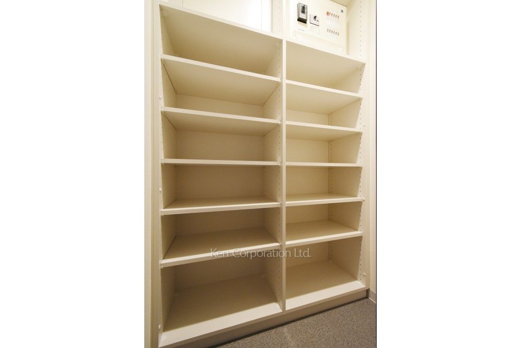 White Tower Hamamatsuchoの写真 シューズインクローゼット ※3階の同じ間取タイプを撮影。仕様が異なることがあります。