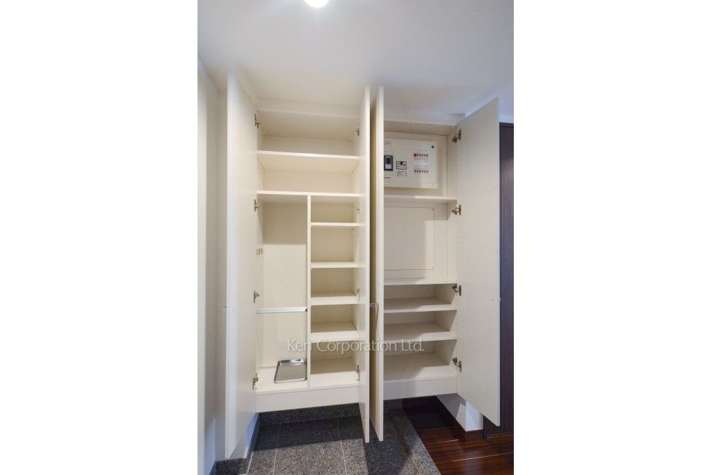 White Tower Hamamatsuchoの写真 シューズクローゼット ※15階の同じ間取タイプを撮影。仕様が異なることがあります。