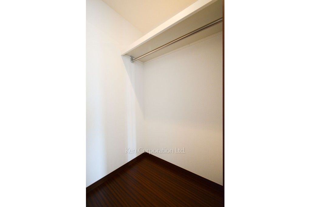 White Tower Hamamatsuchoの写真 ウォークインクローゼット