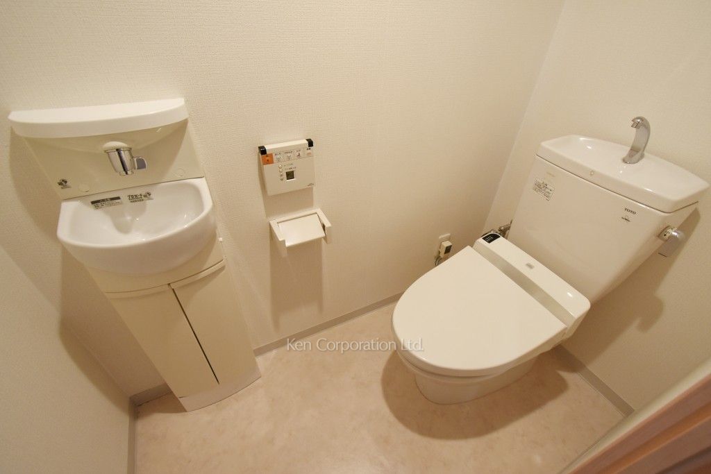 White Tower Hamamatsuchoの写真 トイレ ※9階の同じ間取タイプを撮影。仕様が異なることがあります。
