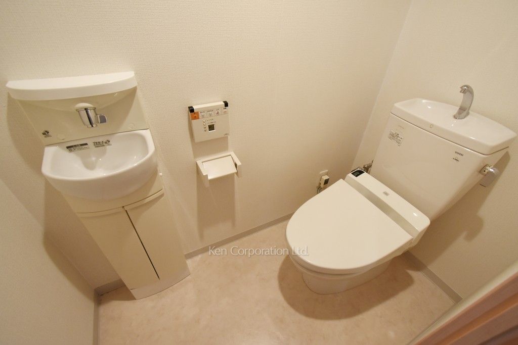 White Tower Hamamatsuchoの写真 トイレ ※9階の同じ間取タイプを撮影。仕様が異なることがあります。