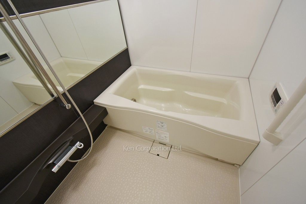 White Tower Hamamatsuchoの写真 バスルーム ※9階の同じ間取タイプを撮影。仕様が異なることがあります。