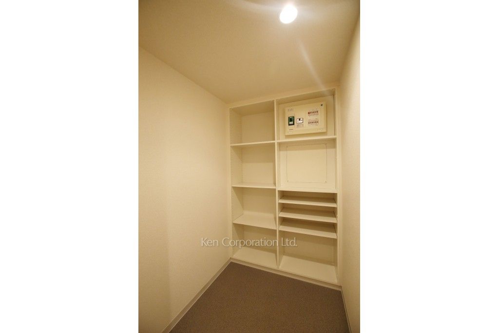 White Tower Hamamatsuchoの写真 シューズインクローゼット