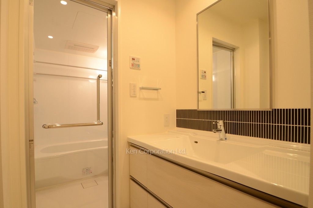 フレンシア外苑西の写真 パウダールーム ※5階の同じ間取タイプを撮影。仕様が異なることがあります。