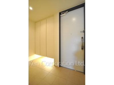 フレンシア外苑西の写真 玄関 ※5階の同じ間取タイプを撮影。仕様が異なることがあります。