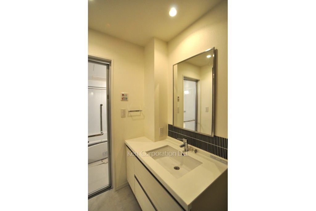 フレンシア外苑西の写真 パウダールーム ※5階の同じ間取タイプを撮影。仕様が異なることがあります。