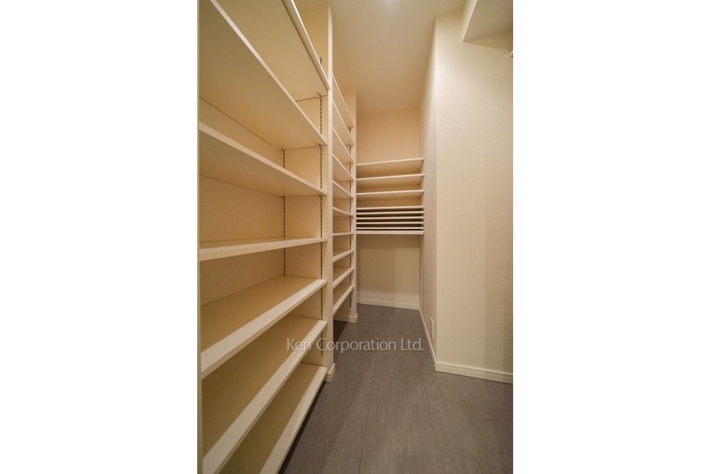 パークアクシス青山一丁目タワーの写真 シューズインクローゼット