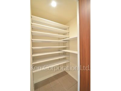 芝浦アイランド ブルームタワーの写真 シューズインクローゼット ※8階の同じ間取タイプを撮影。仕様が異なることがあります。