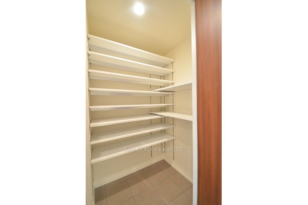 芝浦アイランド ブルームタワーの写真 シューズインクローゼット ※8階の同じ間取タイプを撮影。仕様が異なることがあります。