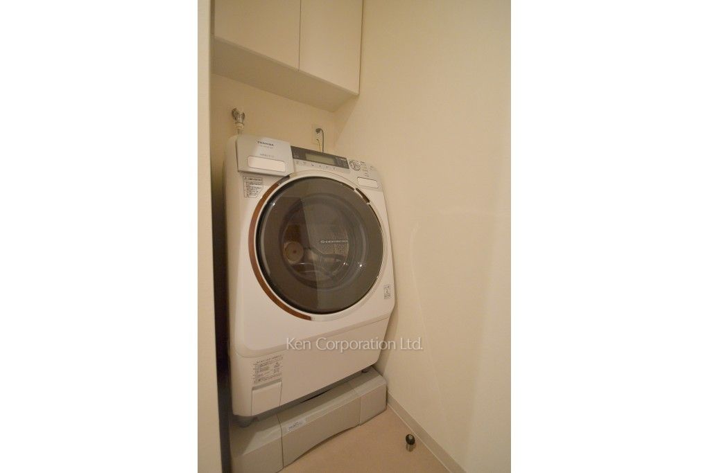 芝浦アイランド ブルームタワーの写真 洗濯乾燥機 ※8階の同じ間取タイプを撮影。仕様が異なることがあります。