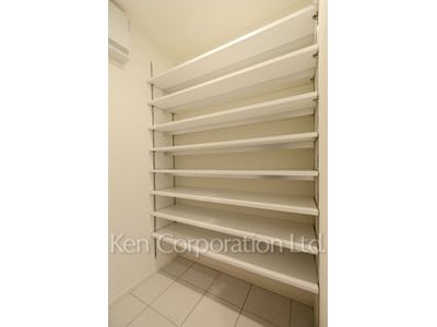 芝浦アイランド ブルームタワーの写真 シューズインクローゼット ※15階の同じ間取タイプを撮影。仕様が異なることがあります。