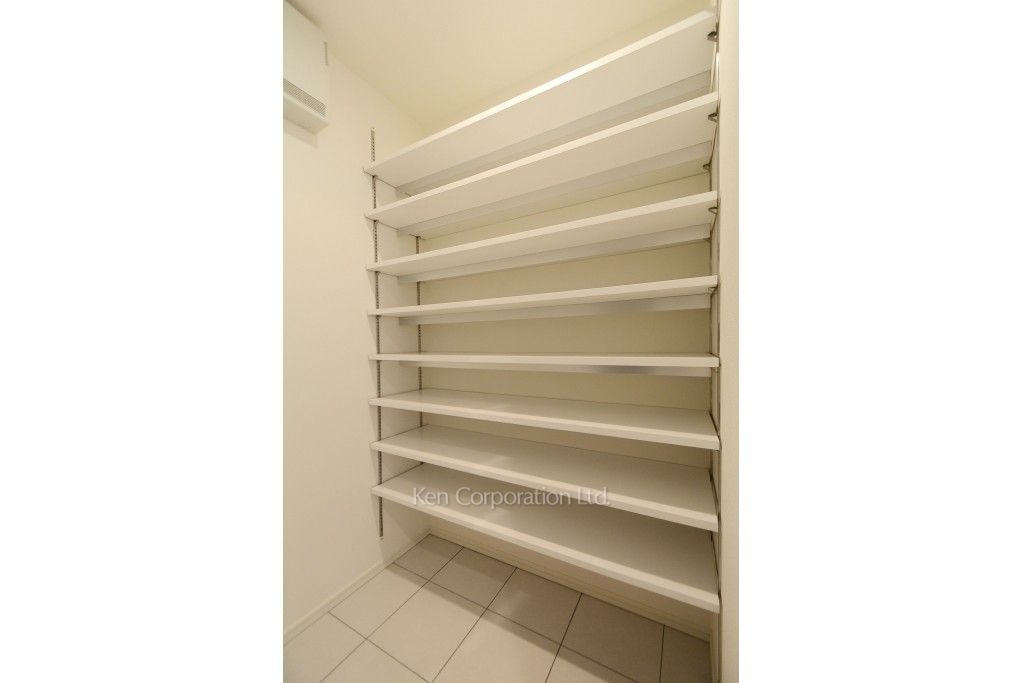 芝浦アイランド ブルームタワーの写真 シューズインクローゼット ※15階の同じ間取タイプを撮影。仕様が異なることがあります。