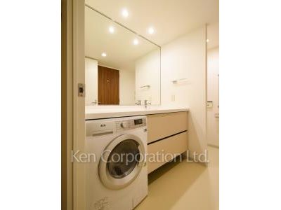 芝浦アイランド ブルームタワーの写真 洗濯乾燥機 ※17階の同じ間取タイプを撮影。仕様が異なることがあります。