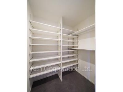 芝浦アイランド ブルームタワーの写真 シューズインクローゼット ※28階の同じ間取タイプを撮影。仕様が異なることがあります。