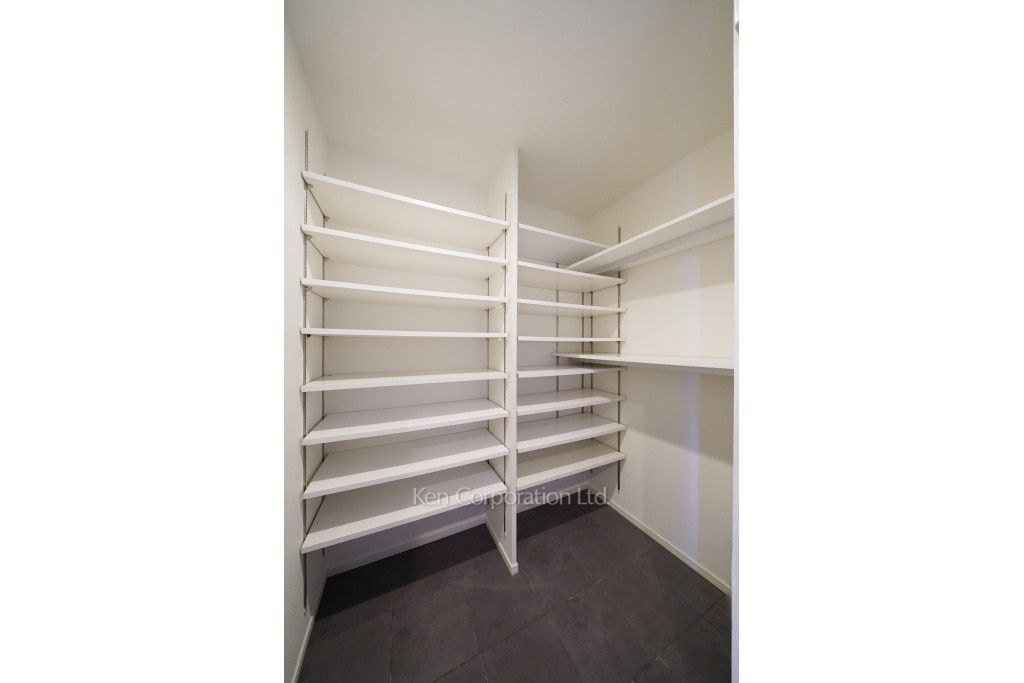 芝浦アイランド ブルームタワーの写真 シューズインクローゼット ※28階の同じ間取タイプを撮影。仕様が異なることがあります。