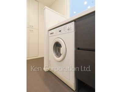 芝浦アイランド ブルームタワーの写真 洗濯乾燥機 ※21階の同じ間取タイプを撮影。仕様が異なることがあります。