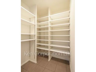 芝浦アイランド ブルームタワーの写真 シューズインクローゼット ※37階の同じ間取タイプを撮影。仕様が異なることがあります。