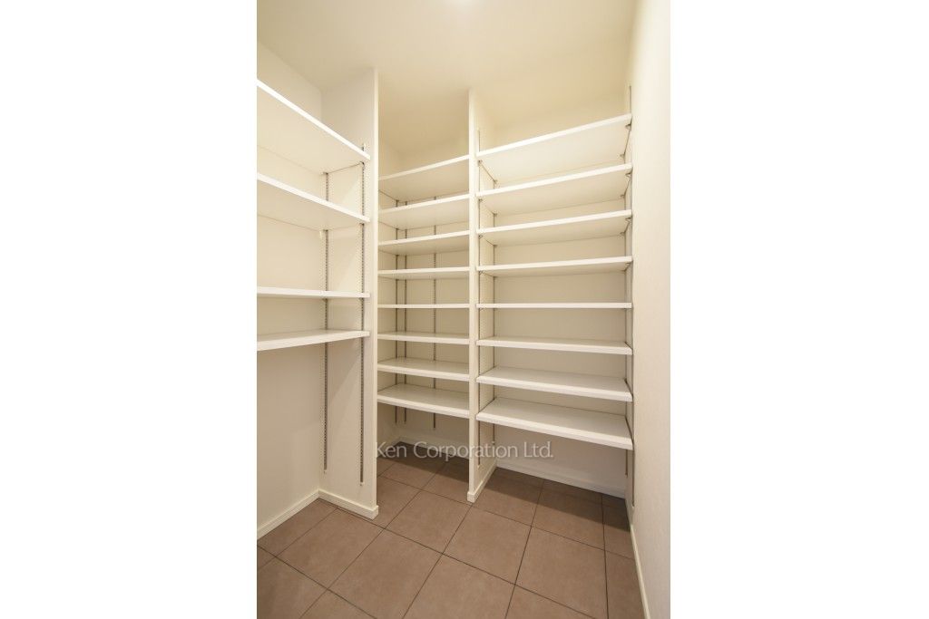 芝浦アイランド ブルームタワーの写真 シューズインクローゼット ※37階の同じ間取タイプを撮影。仕様が異なることがあります。
