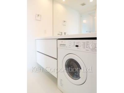 芝浦アイランド ブルームタワーの写真 洗濯乾燥機 ※35階の同じ間取タイプを撮影。仕様が異なることがあります。