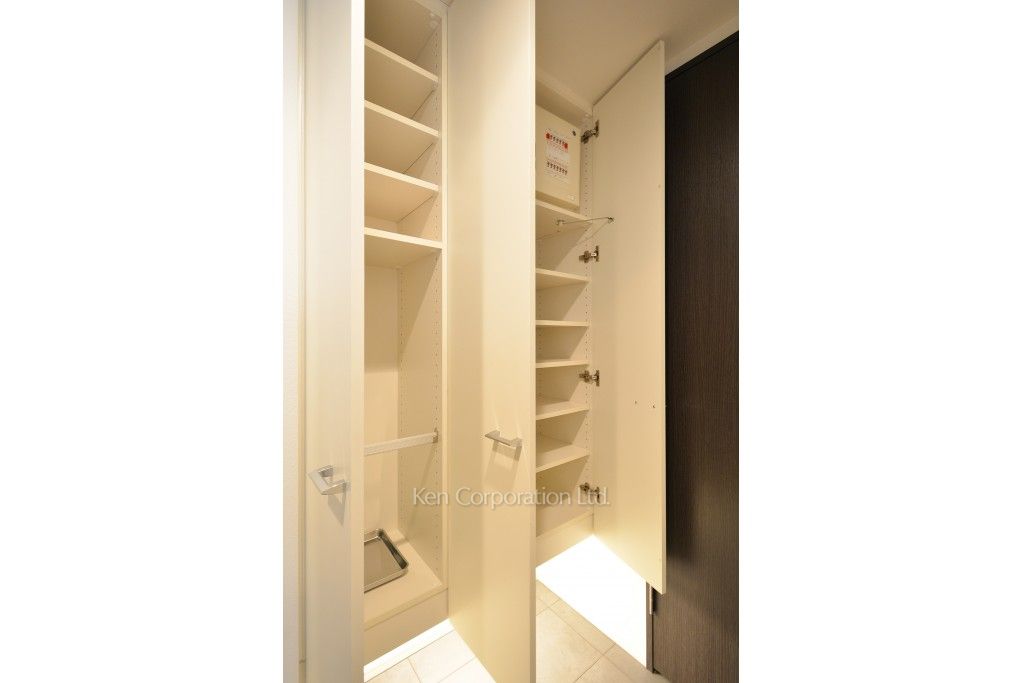 芝浦アイランド ブルームタワーの写真 シューズクローゼット ※38階の同じ間取タイプを撮影。仕様が異なることがあります。