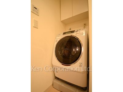 洗濯乾燥機 ※4階の同じ間取タイプを撮影。仕様が異なることがあります。