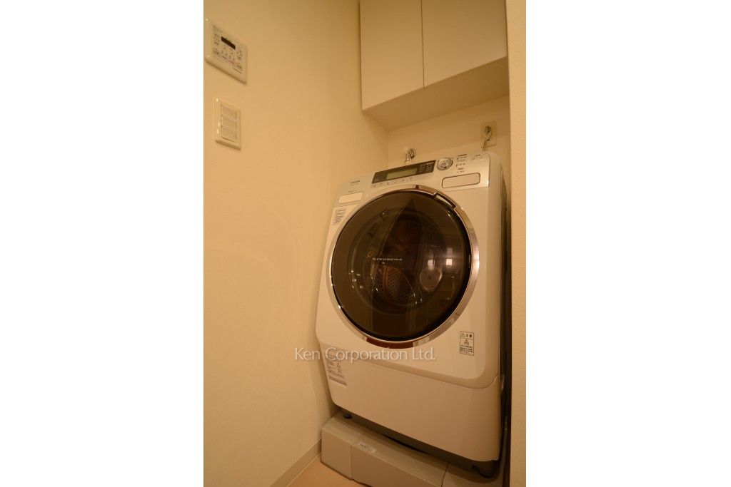 洗濯乾燥機 ※4階の同じ間取タイプを撮影。仕様が異なることがあります。