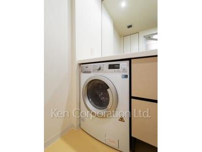 芝浦アイランド ブルームタワーの写真 洗濯乾燥機 ※17階の同じ間取タイプを撮影。仕様が異なることがあります。