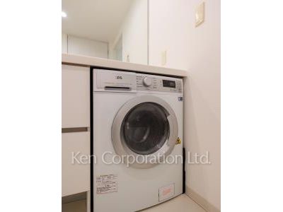 芝浦アイランド ブルームタワーの写真 洗濯乾燥機 ※19階の同じ間取タイプを撮影。仕様が異なることがあります。