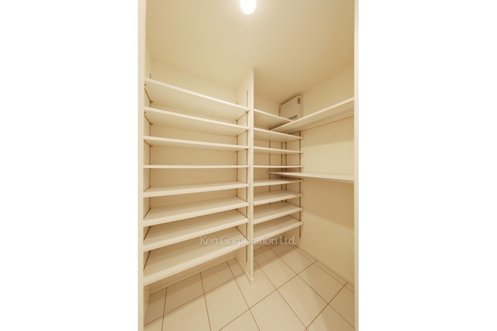 芝浦アイランド ブルームタワーの写真 シューズインクローゼット ※26階の同じ間取タイプを撮影。仕様が異なることがあります。